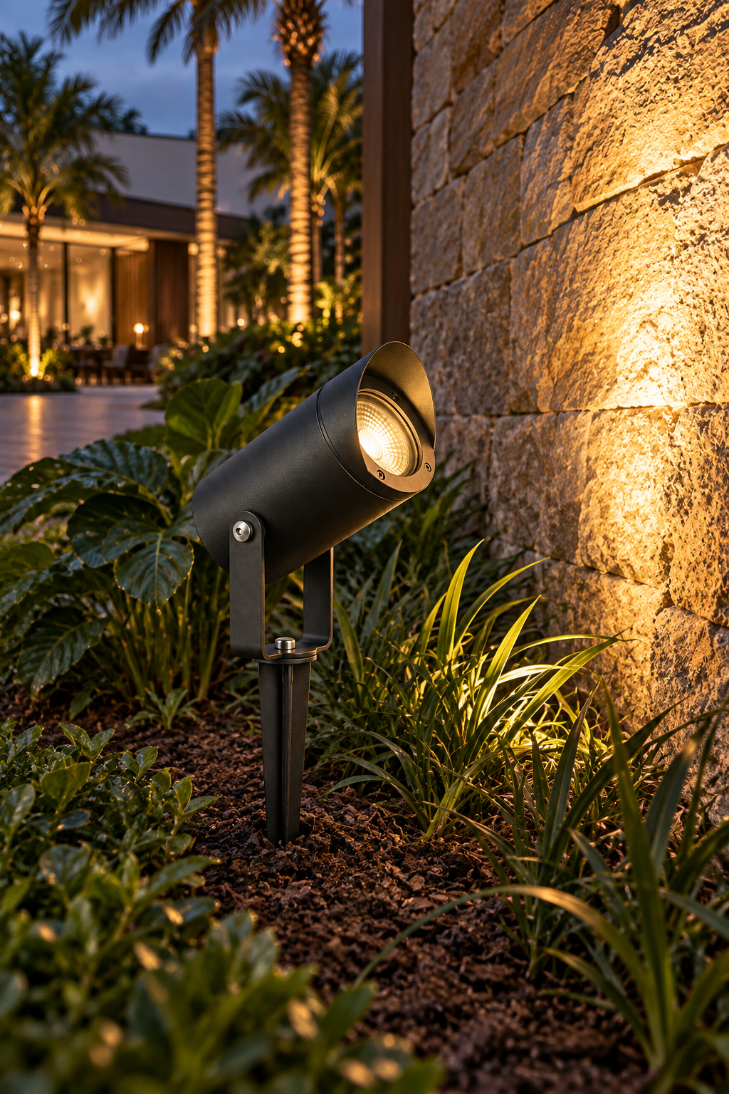 Espeto de jardim orientável PJ 601 — Aplicação em ambiente