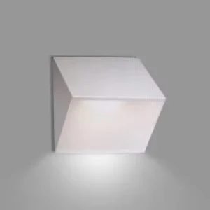 Arandela triangular com foco inferior AD 081