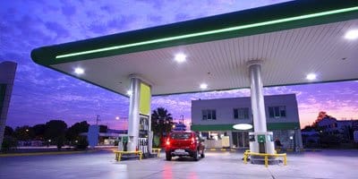 Acerte nas luminárias para postos de gasolina